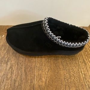 Ugh Tasman Black Suede slippers Size 9